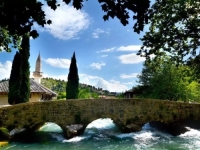 ETNOKRATIJA S ELEMENTIMA INSTITUCIONALNE I KULTURNE DISKRIMINACIJE: Stolac - grad slučaj