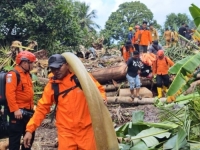 HAOTIČNO STANJE ZBOG POPLAVA: Poginulo najmanje 14 osoba, brojni se vode kao nestali