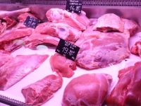 INSPEKTORI UPALI U ILEGALNU KLAONICU: Pogledajte kakvo meso su prodavali