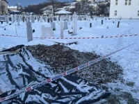 PRILIKOM KOPANJA KABURA PRONAĐENI POSMRTNI OSTACI ŽRTVE RATA; EFENDIJA GLAMOČANIN: 'Ovo je nečiji otac, sin, brat, sestra'