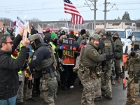 OVO JE ISKRA KOJA MOŽE DA ZAPALI AMERIKU: Sve je bilo gotovo u nekoliko sekundi; Majka troje djece surovo ubijena, a talas protesta je buknuo (FOTO)