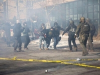 AGENTI ICE-a UBILI MEDICINSKOG TEHNIČARA: Veliki protesti u Minneapolisu, odgođena NBA utakmica; Guverner poručio - 'Minnesota je okupirana'