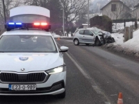 SAOBRAĆAJ OBUSTAVLJEN: U sudaru dva vozila povrijeđena jedna osoba