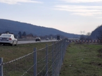 KRETALA SE NJIVAMA PORED AUTOPUTA: Ovdje je pronađeno tijelo djevojke: Na licu mjesta policija, čeka se nalaz obdukcije (FOTO)