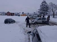SAOBRAĆAJNA NESREĆA U BiH: Jedno vozilo sletjelo s puta, obustavljen promet