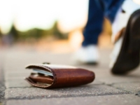 SLUČAJ U BH. GRADU: Čovjeku ispao novčanik kod benzinske pumpe, sugrađanin ga 'prisvojio'