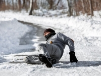 LJEKARI UPOZORAVAJU GRAĐANE: Registrovano na stotine lomova zbog padova na ledu, ozbiljne povrede kuka i glave