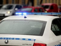 NESREĆA U BH. GRADU: Djevojka zaspala za volanom, pa automobilom sletjela u dvorište kuće