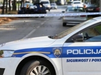 PREVIŠE FILMOVA GLEDAO: Muškarac prijetio gostima u kafiću, imao plinski pištolj, suzavac i noževe