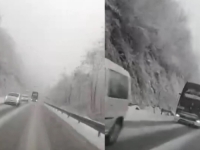 SNIMAK LEDI KRV U VENAMA: Autobus pretiče kolonu vozila i to na 'putu smrti'