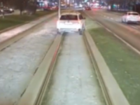 SAOBRAĆAJNI HAOS U SARAJEVU: Vozači nakon nesreće na Socijalnom voze tramvajskim šinama (FOTO/VIDEO)