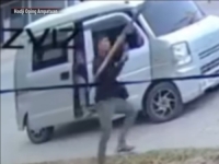 SCENE KAO IZ FILMOVA: Gradonačelnika gađali raketom! (VIDEO)