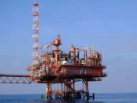 DRAMA NA JADRANU: Slovenci satima plutali u mraku, spas pronašli na plinskom divu