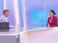 URNEBESAN SNIMAK KRUŽI DRUŠTVENIM MREŽAMA: Direktorica banjalučkog aerodroma se nije mogla sjetiti tačnog broja putnika u prošloj godini, a onda je počeo šou... (VIDEO)