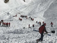 TRAGEDIJE NA SKIJANJU: Najmanje osam poginulih u lavinama, spasilački timovi izvukli...