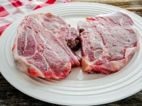 JEDNOSTAVAN TRIK: Zamrznuto meso može se odmrznuti za 15 minuta uz dva kuhinjska pomagala