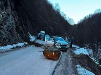 NESREĆA KOD BH. GRADA: Stijena pala na Škodu, jedna osoba povrijeđena
