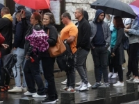 DOK SE BH. VLASTI LAGODNO PONAŠAJU: Građanima BiH ponovo prijete redovi pred ambasadama za vize za putovanja u EU