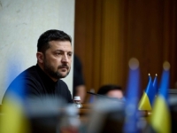 SLUŽBENO PRIMA 'SIROTINJSKU' PLATU, A PORODICA MU OKREĆE MILIONE: Kako je Zelenski stekao bogatstvo