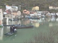 VODA SVE VIŠE NADOLAZI: Stanovnici strahuju od potopa