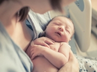 VRIJEME JE ZA BEBE: Za osmo novorođeno dijete u porodici bh. općina daje 10.000 KM