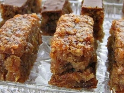 BOLJI NEGO IZ SLASTIČARNE: Danas pravimo čuvene štanglice od oraha, poslasticu za sve generacije...