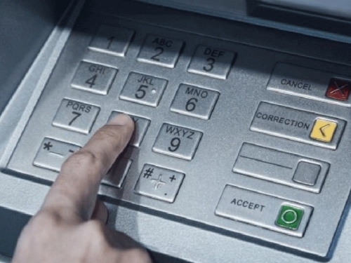 DOK HRVATSKA ŠTITI GRAĐANE, BIH BANKE NAM 'GULE KOŽU': Zašto komšije imaju besplatne račune, a mi plaćamo i zrak koji udišemo?