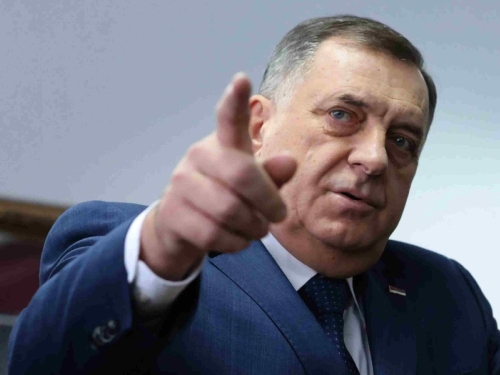 MILORAD DODIK GLEDA U KARTU SVIJETA: 'Ako Grenland ima pravo na samoodređenje, ima ga i RS!'