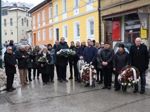 UBIJENI ČEKAJUĆI U REDU ZA VODU: 33. godišnjica masakra u Isevića sokaku