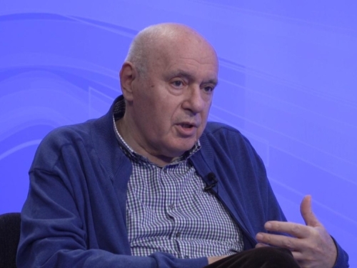 VRSNI ANALITIČAR I UNIVERZITETSKI PROFESOR ŽARKO PUHOVSKI: 'Svim bajnim geopolitičarima i geostratezima promaknuo je jedan detalj u vezi Grenlanda...!' (VIDEO)