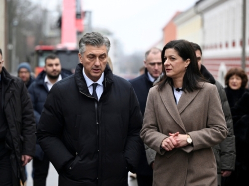 KAKO JE PLENKOVIĆ PREVARIO HRVATE: Petrinja je uništeni grad bez budućnosti, ljudi po kontejnerima žive...