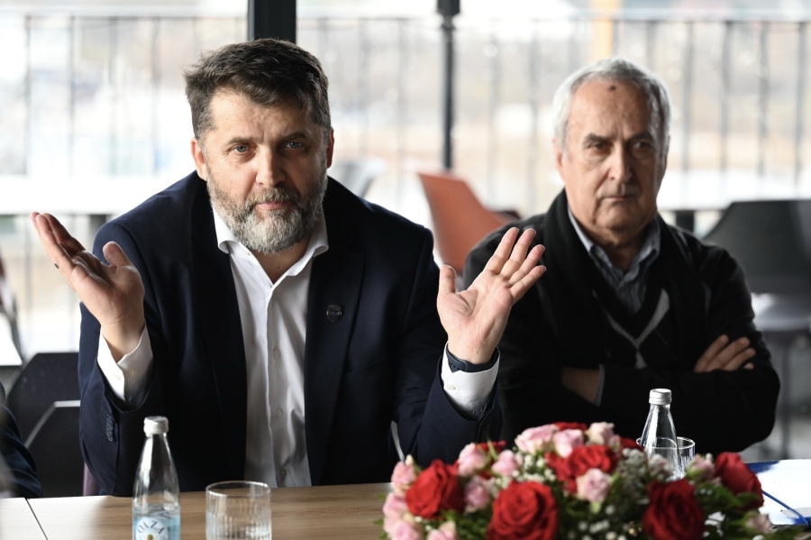 'SB' NA LICU MJESTA/MINISTAR KATICA ORGANIZIRAO DRUŽENJE S MEDIJIMA: Najavio završetak procesa uspostave helikopterske jedinice MUP-a KS (FOTO)