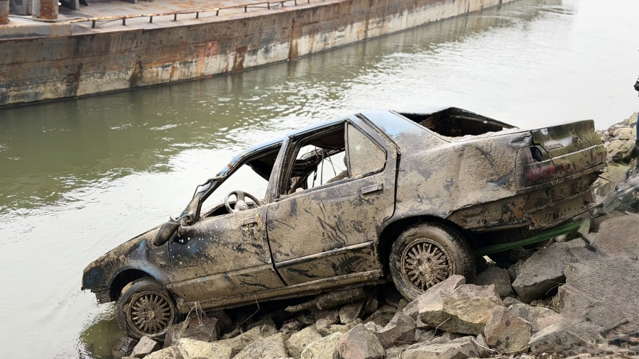 NAKON 11 GODINA: Iz Dunava izvučen automobili, u njemu pronađeni ljudski ostaci