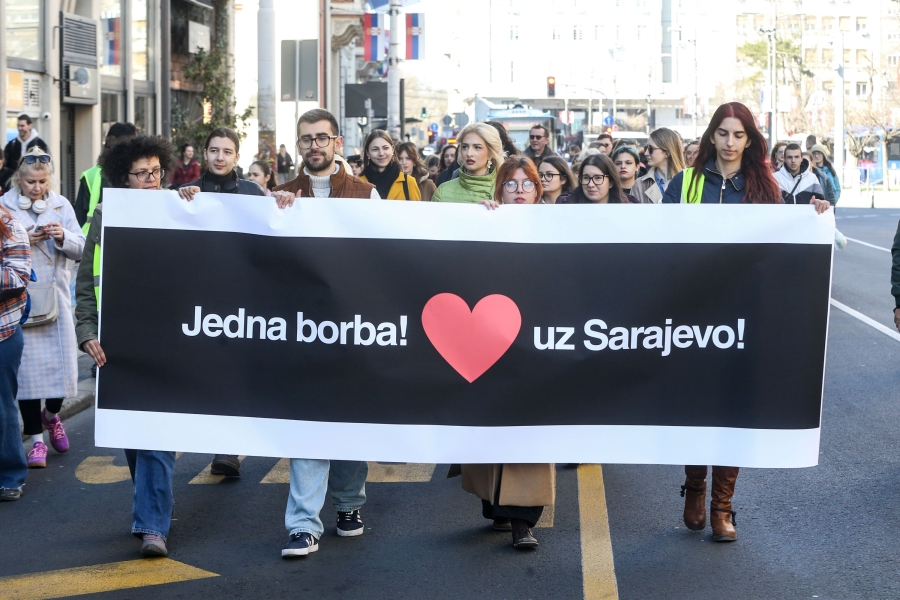 SOLIDARNOST NA DJELU: 'Jedna borba, srcem uz Sarajevo' - Beograđani u  šetnji zbog tramvajske nesreće u Sarajevu | Slobodna Bosna