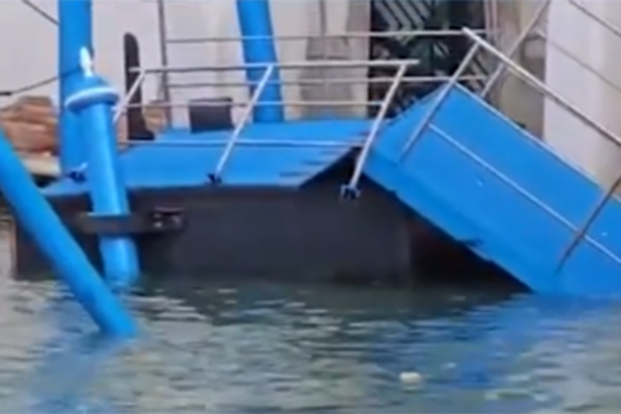 DRAMATIČNE SNIMKE S JADRANA: Incident na moru, gliserom pokosio turiste pa se zabio u zgradu....