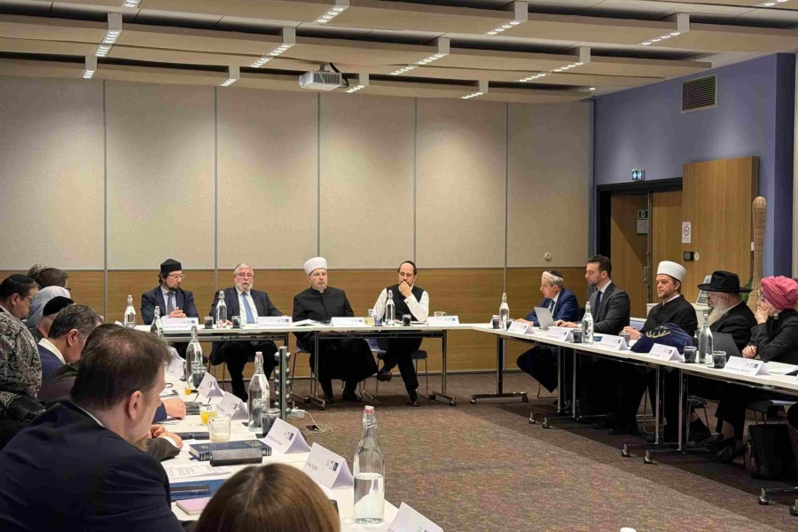 ISTINA ĆE POBIJEDITI: Na skupštini Evropskog muslimansko-jevrejskog vijeća muftija Grabus uručio primjerak Hagade rabinu Goldschmidtu