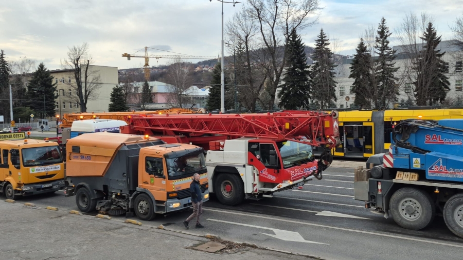 NAKON STRAVIČNE NESREĆE: Stigle dizalice koje će ukloniti tramvaj