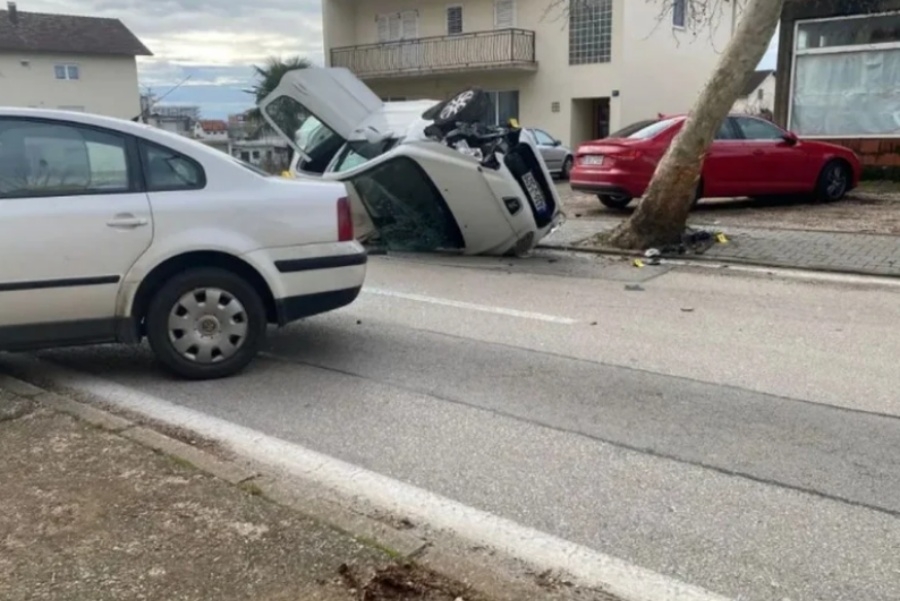UŽAS NA BH. CESTAMA: Automobil se prevrnuo na bok, ima povrijeđenih