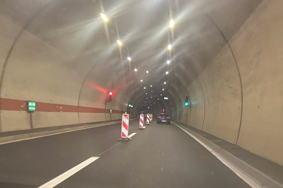 KRŠI I LOM U TUNELU: U saobraćajnoj nezgodi učestvovala dva teretna vozila, policija na licu mjesta...