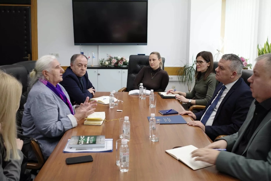MAJKE SREBRENICE KOD MINISTRA BUNOZE: 'Pravosuđe nas je izdalo, zašto niko ne ide u zatvor zbog negiranja genocida?'