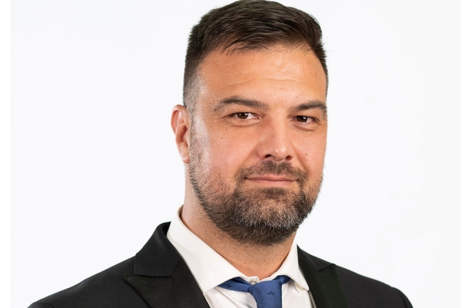 Mike Rizvanovic NEZVANIČNI REZULTATI: Malik Rizvanović iz SDA ubjedljivo pobijedio u ...