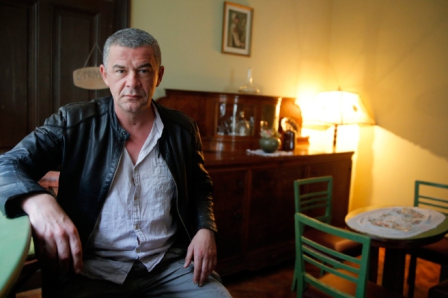 VOLJELI SU GA I U BiH, A NA GROBU MU NIJE SMIO STAJATI KRST: Njegov otac sveštenik nije mogao doći sebi