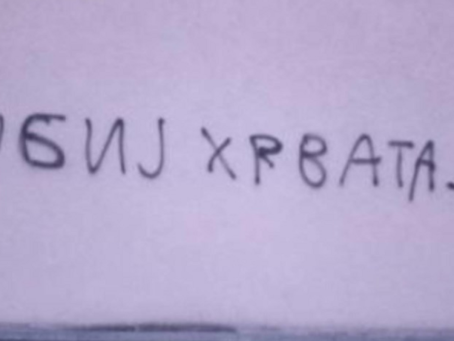 SRAMOTAN ČIN U TESLIĆU: Na katoličkoj crkvi uoči večernje mise ispisano 'Ubij Hrvata'