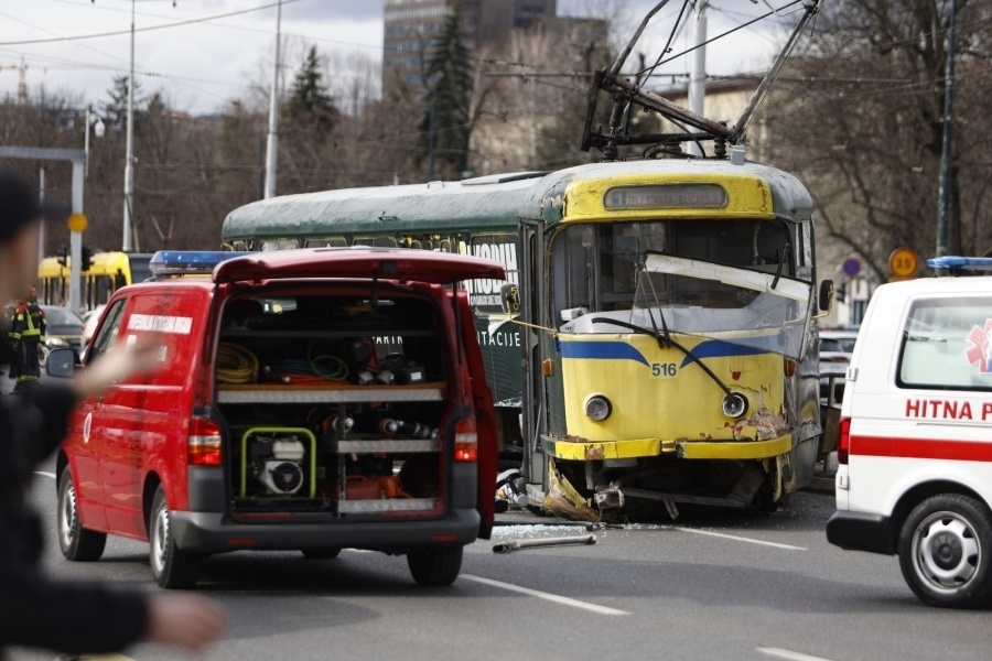 VAŽNO ZA VOZAČE: Zbog teške tramvajske nesreće raskrsnica kod Pofalića potpuno blokirana prema centru!