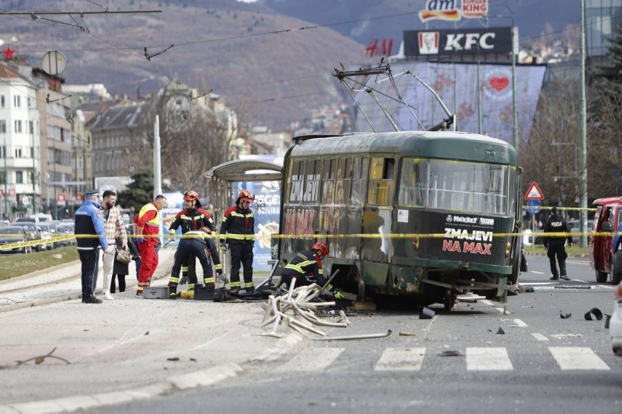 NOVI SNIMCI SA MJESTA TEŠKE TRAMVAJSKE NESREĆE: Poginula jedna osoba, a dvije povrijeđene, pogledajte šta je zabilježio naš fotoreporter... (FOTO)