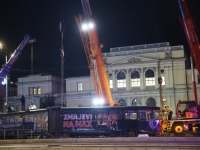 NAKON UŽASNE NESREĆE: Uklanja se tramvaj kod Zemaljskog muzeja BiH (FOTO, VIDEO)