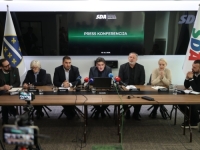 PRESS KONFERECIJA KO SDA/ŽESTOK NAPAD NA TROJKU: 'Tokom mandata Trojke korupcija je eksplodirala, ministri i direktori sa kupljenim diplomama odjednom...' (FOTO)