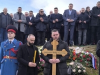 DODIK I STEVANDIĆ U PRVIM REDOVIMA: Vrh RS-a prisustvovao sahrani supruge ratnog zločinca Radovana Karadžića