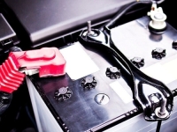 UPOZORAVAJU PRAGMATIČNI NIJEMCI: Ukoliko vozite novi model automobila, ne pokušavajte sami zamijeniti akumulator...