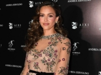 ZAPALILA MREŽE BEZ IMALO NAPORA: Jessica Alba u korzetu pokazala zašto i dalje važi za jednu od najseksepilnijih holivudskih zvijezda (FOTO)